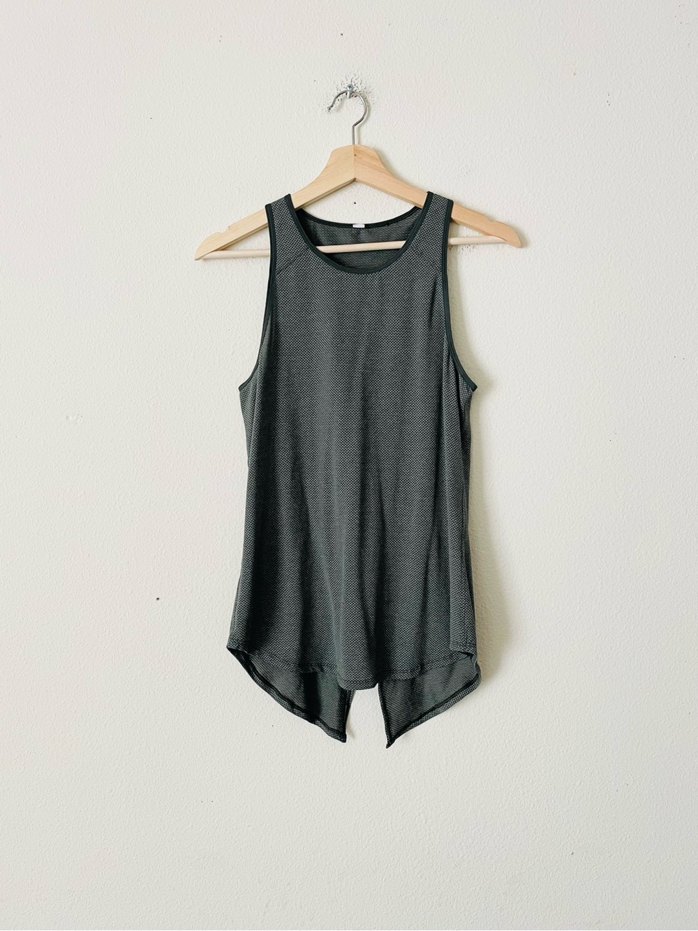 Lululemon SIZE 4 Open Up Tie Back Tank Top in Heathered Camo Green